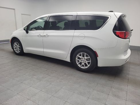 Used 2023 Chrysler Voyager LX FWD image 3