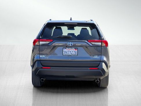 Used 2022 Toyota RAV4 LE image 5