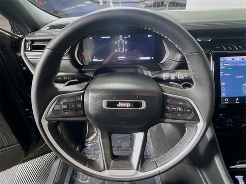 Used 2024 Jeep Grand Cherokee L Limited w/ Luxury Tech Group II image 11