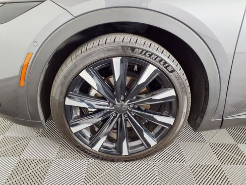 Used 2024 Toyota Crown Platinum AWD/4WD image 7
