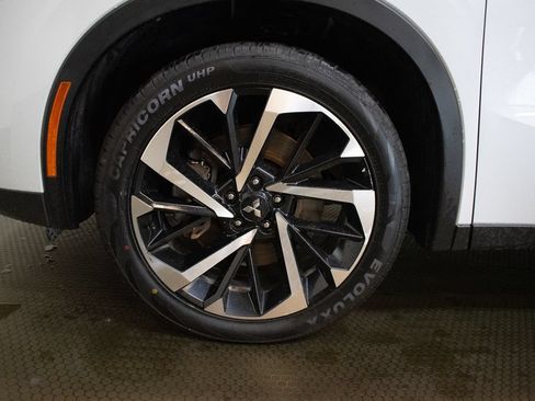 Used 2024 Mitsubishi Outlander 4WD Plug-In Hybrid image 9