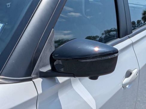 Used 2023 Nissan Kicks SR w/ SR Premium Package FWD image 10