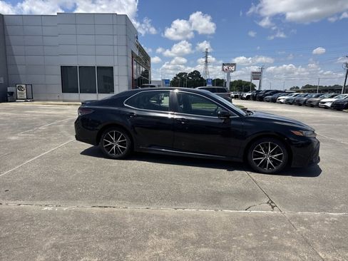 Used 2022 Toyota Camry SE FWD image 13