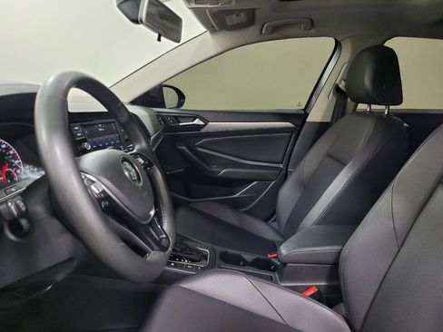 Used 2020 Volkswagen Jetta SE w/ SE Cold Weather Package FWD image 17