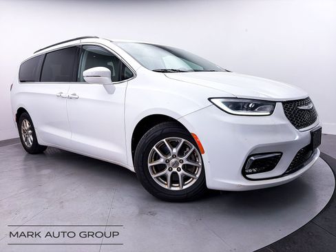 Used 2022 Chrysler Pacifica Touring-L FWD image 1