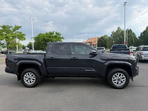 Certified 2024 Toyota Tacoma SR5 AWD/4WD image 5