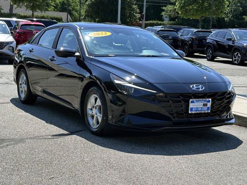 Used 2023 Hyundai Elantra SE FWD image 5