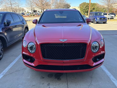 Used 2019 Bentley Bentayga image 3