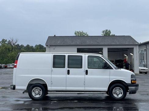 Used 2025 Chevrolet Express 2500 w/ Driver Convenience Package RWD image 6