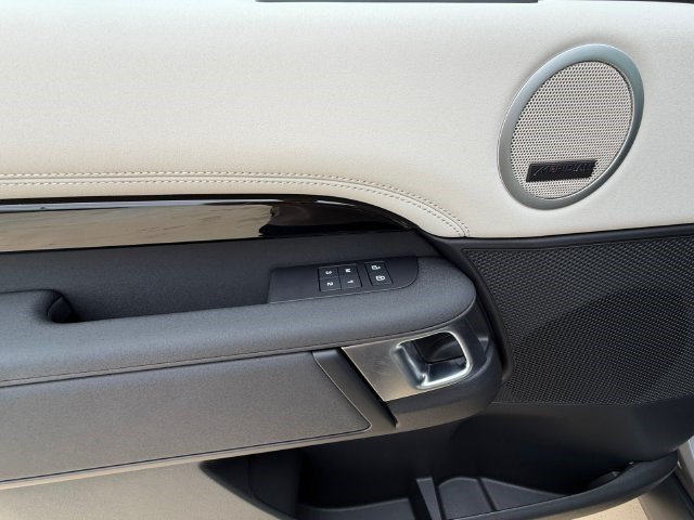 New 2026 Land Rover Discovery S AWD/4WD image 11