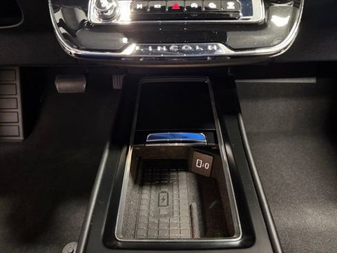 Used 2024 Lincoln Corsair AWD w/ Equipment Group 101A image 33