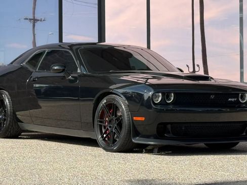 Used 2015 Dodge Challenger SRT Hellcat RWD image 17