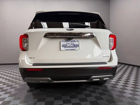 Used 2022 Ford Explorer XLT w/ Equipment Group 202A AWD/4WD image 10
