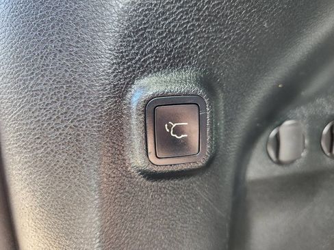 Used 2019 Jeep Cherokee Limited image 29