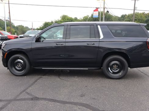 New 2026 Chevrolet Suburban Premier AWD/4WD image 35