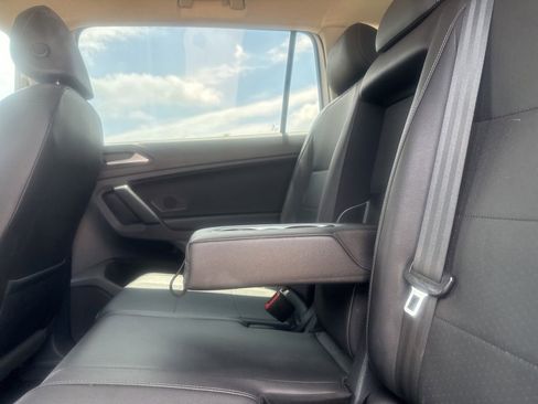 Used 2019 Volkswagen Tiguan SE FWD image 40