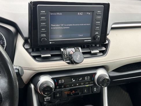 Certified 2021 Toyota RAV4 XLE Premium AWD/4WD image 21