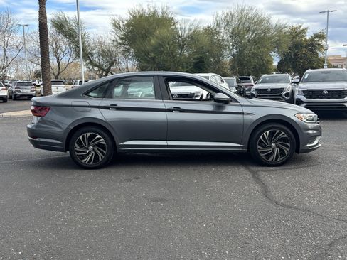 Used 2019 Volkswagen Jetta SEL Premium image 5