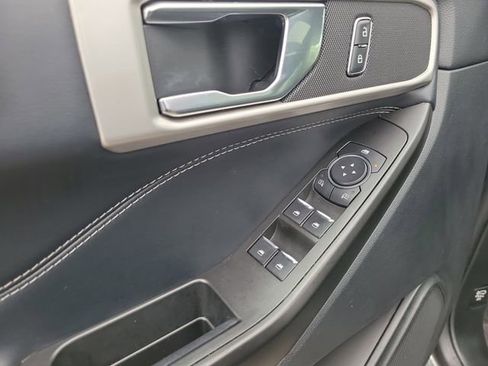 Used 2020 Ford Explorer XLT w/ Equipment Group 202A AWD/4WD image 18