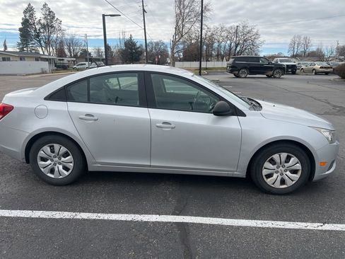 Used 2014 Chevrolet Cruze LS image 3