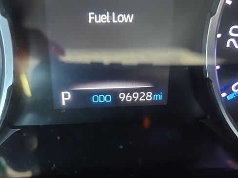 Used 2019 Toyota RAV4 LE image 9