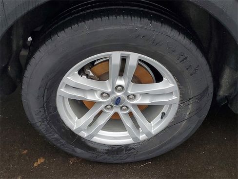 Certified 2023 Ford Explorer XLT image 5