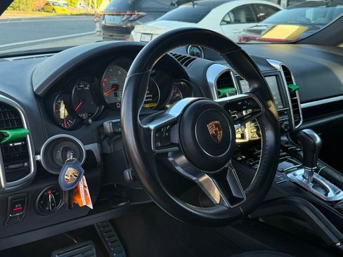 Used 2015 Porsche Cayenne S image 29