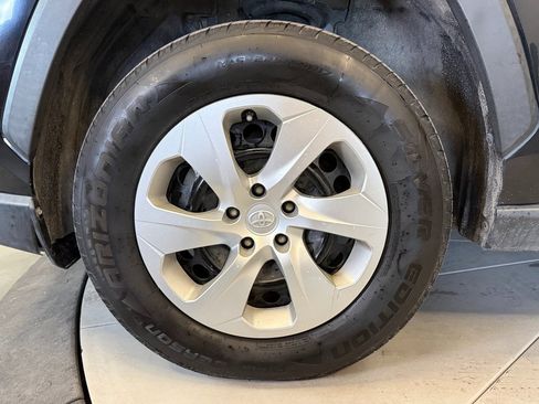 Used 2021 Toyota RAV4 LE image 24