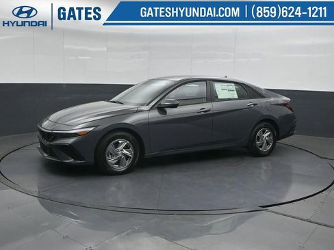 New 2026 Hyundai Elantra SE FWD image 7