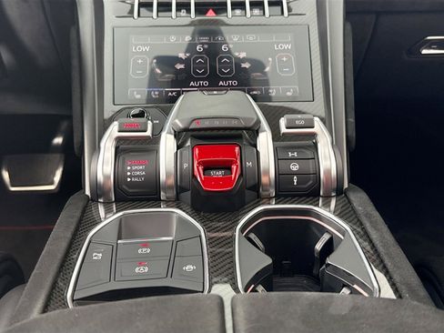 Used 2023 Lamborghini Urus Performante AWD/4WD image 38