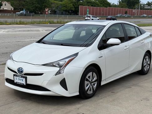 Used 2017 Toyota Prius Three w/ Advanced Technology Package FWD image 1