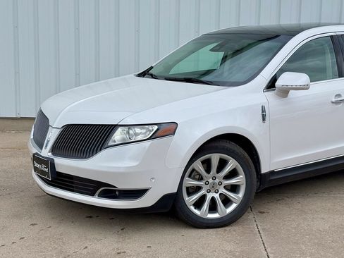 Used 2016 Lincoln MKT AWD w/ Equipment Group 201A image 2