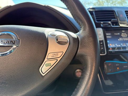 Used 2017 Nissan Leaf SV image 17