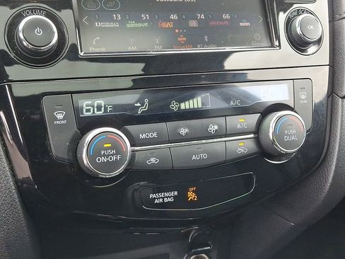 Used 2019 Nissan Rogue SV w/ Sun & Sound Touring Package AWD/4WD image 16