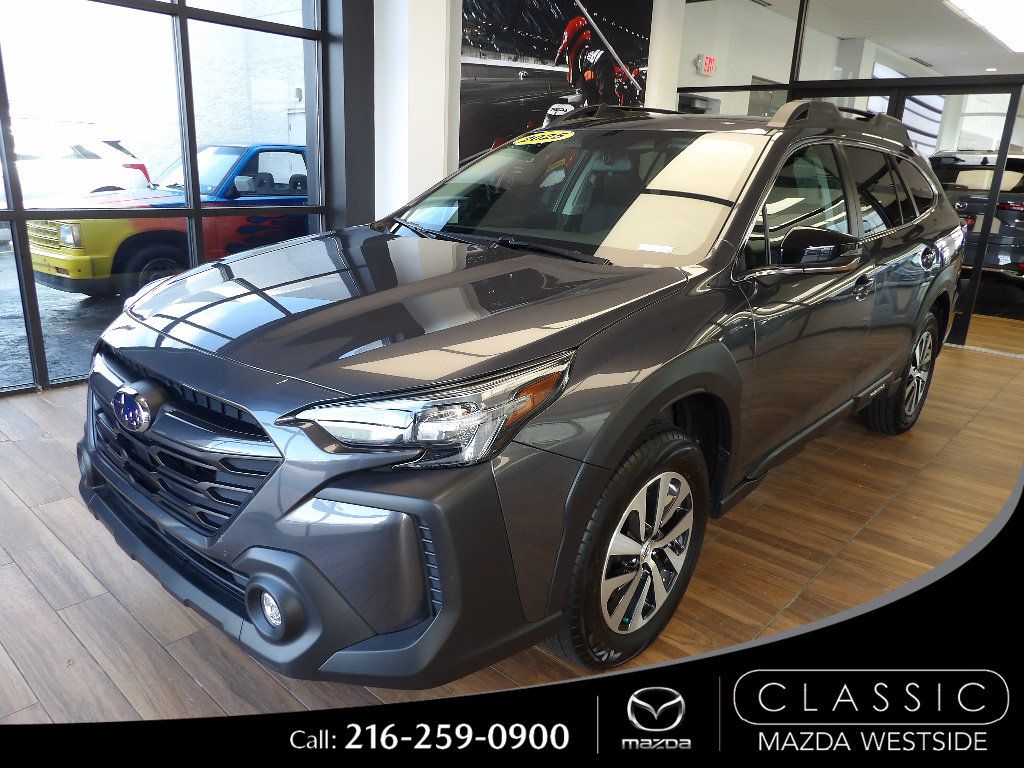 Used 2025 Subaru Outback Premium AWD/4WD image 1