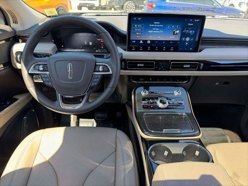 Used 2023 Lincoln Nautilus Reserve image 20