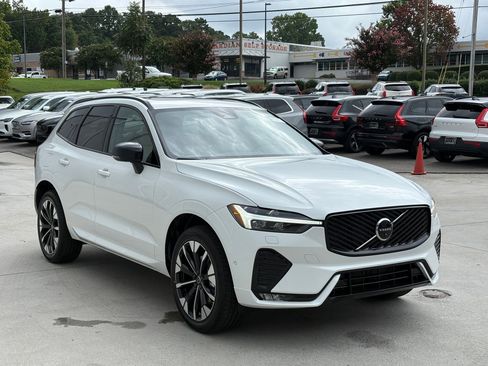 Used 2026 Volvo XC60 B5 Plus w/ Protection Package Premier image 7