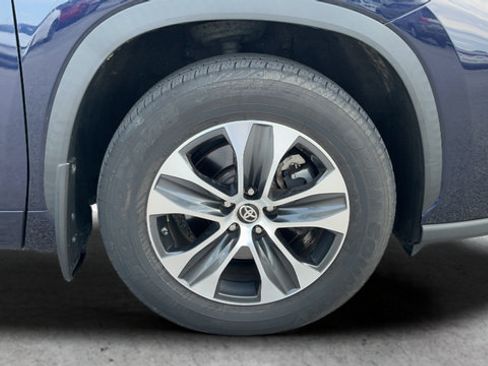 Used 2021 Toyota Highlander XLE AWD/4WD image 26