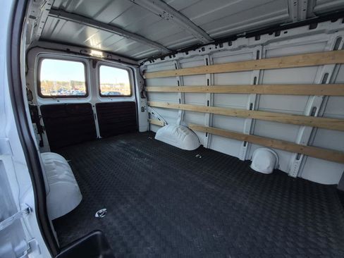Used 2024 GMC Savana 2500 w/ Driver Convenience Package image 10