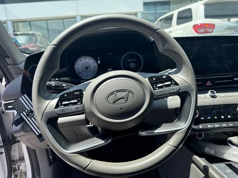 Used 2024 Hyundai Elantra SEL w/ Convenience Package FWD image 10