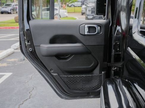 Used 2022 Jeep Wrangler Unlimited Rubicon w/ Trailer Tow Package AWD/4WD image 35