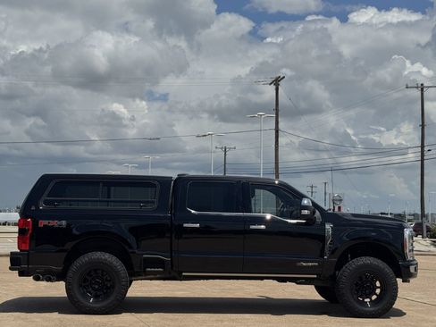 Used 2023 Ford F250 Platinum w/ FX4 Off-Road Package AWD/4WD image 3