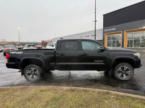 Used 2016 Toyota Tacoma TRD Sport image 5