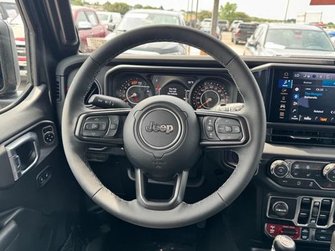 Used 2026 Jeep Wrangler Unlimited Rubicon AWD/4WD image 12