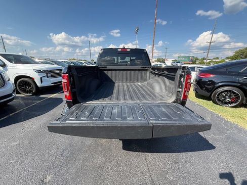 Used 2024 RAM 1500 Laramie AWD/4WD image 5