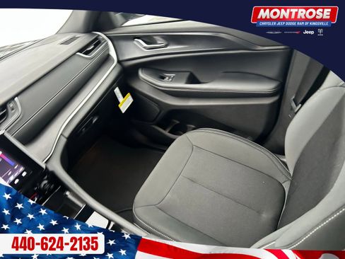 New 2025 Jeep Grand Cherokee Laredo image 26