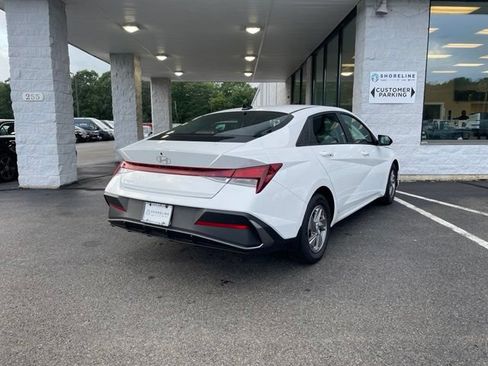 Used 2025 Hyundai Elantra SE FWD image 5