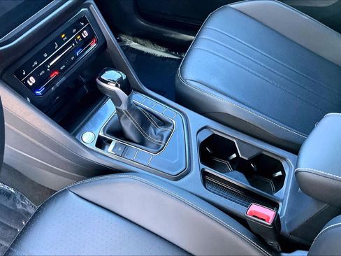Certified 2023 Volkswagen Tiguan SE image 17