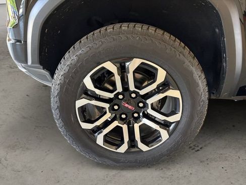 New 2026 GMC Canyon AT4 w/ AT4 Premium Package AWD/4WD image 15
