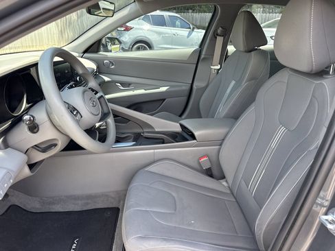 Used 2023 Hyundai Elantra SEL FWD image 9